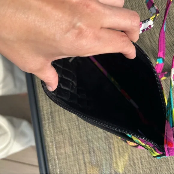 Vera Bradley multicolored crossbody bag with adjustable strap - Picture 5 of 5